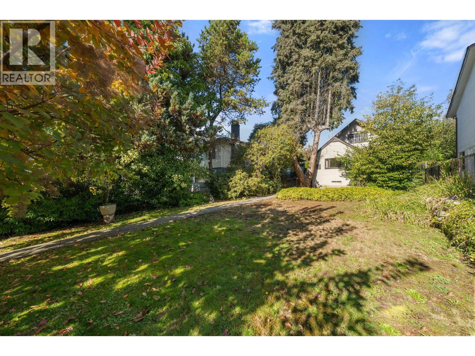 652 W 14th Street, North Vancouver, British Columbia  V7M 1R2 - Photo 3 - R3176692