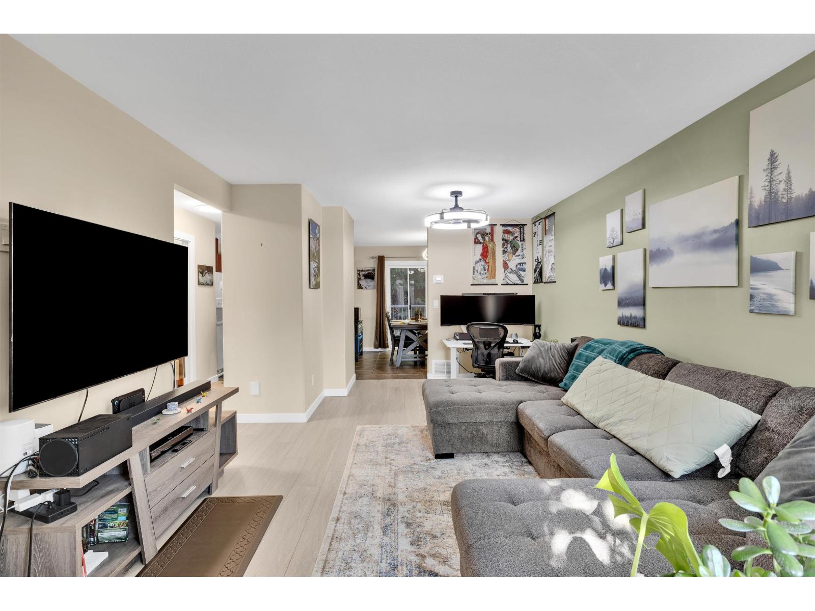 10 46375 CESSNA DRIVE|Chilliwack Proper South