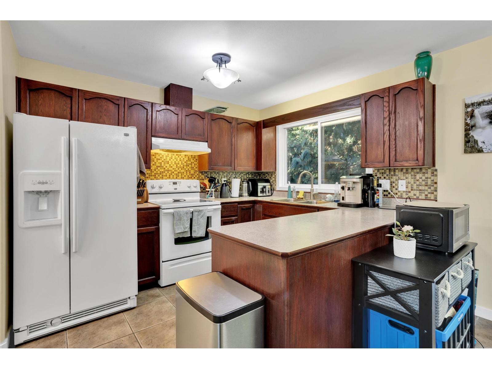 10 46375 CESSNA DRIVE|Chilliwack Proper South