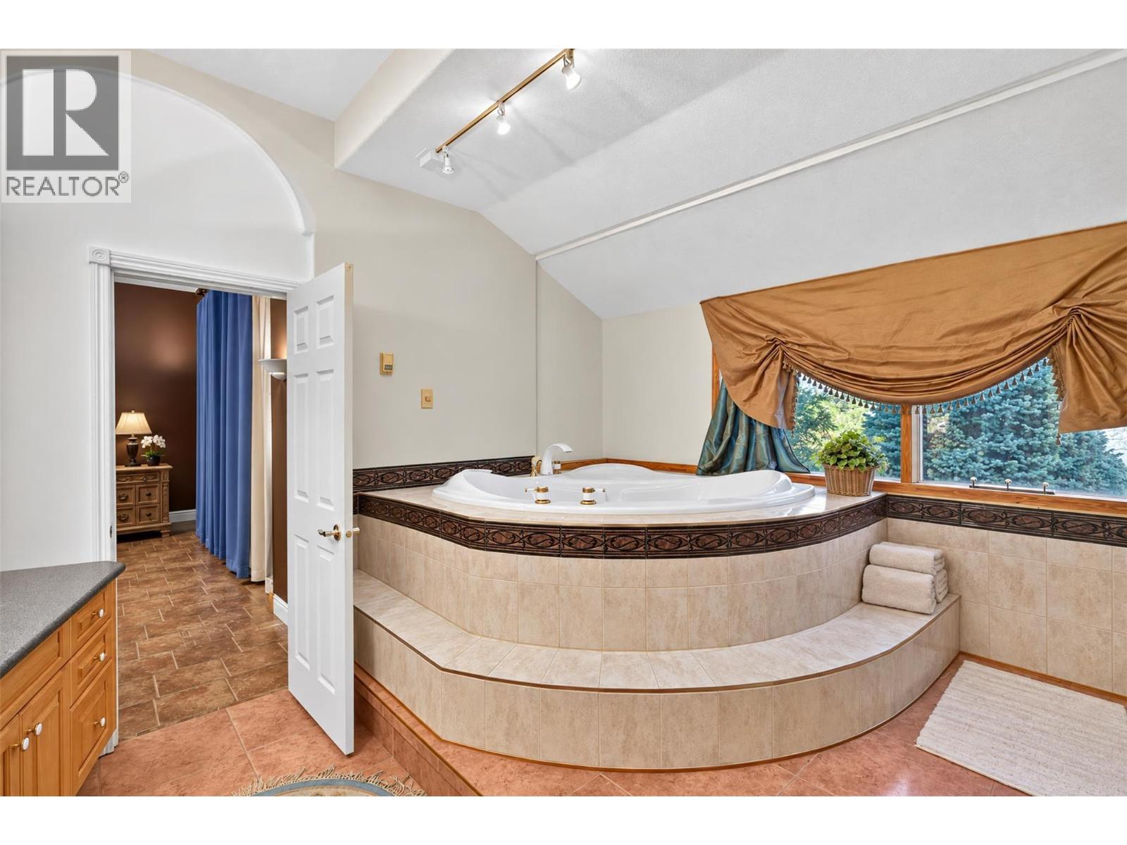2802 West Bench Drive