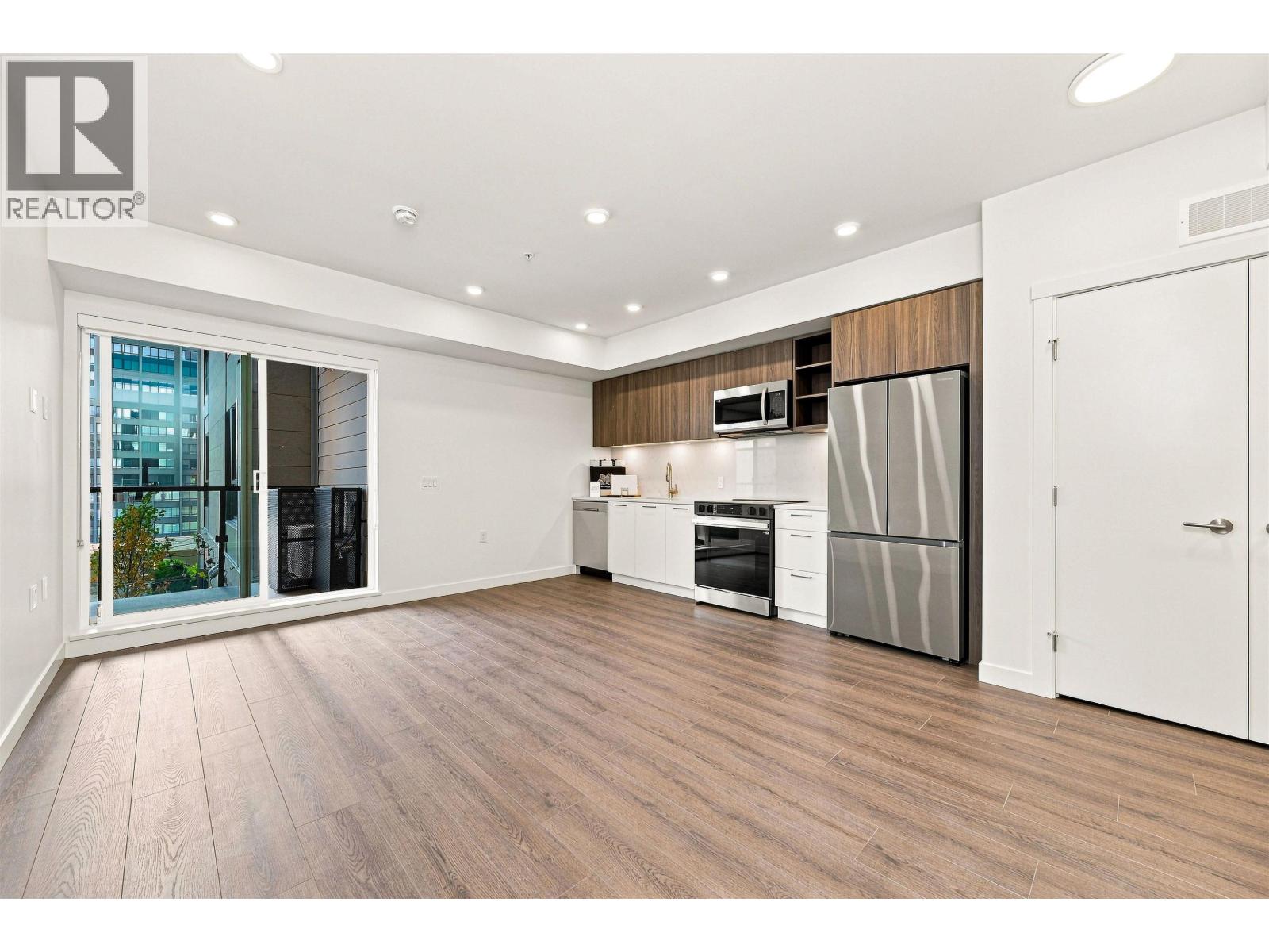 233 82 First Street, New Westminster, British Columbia  V3L 0L8 - Photo 3 - R3175574