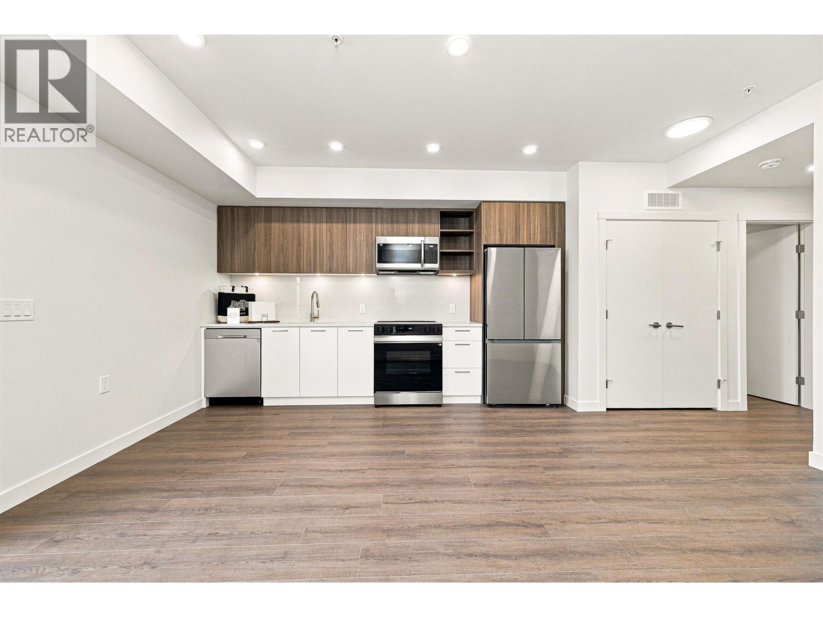 233 82 First Street, New Westminster, British Columbia  V3L 0L8 - Photo 4 - R3175574
