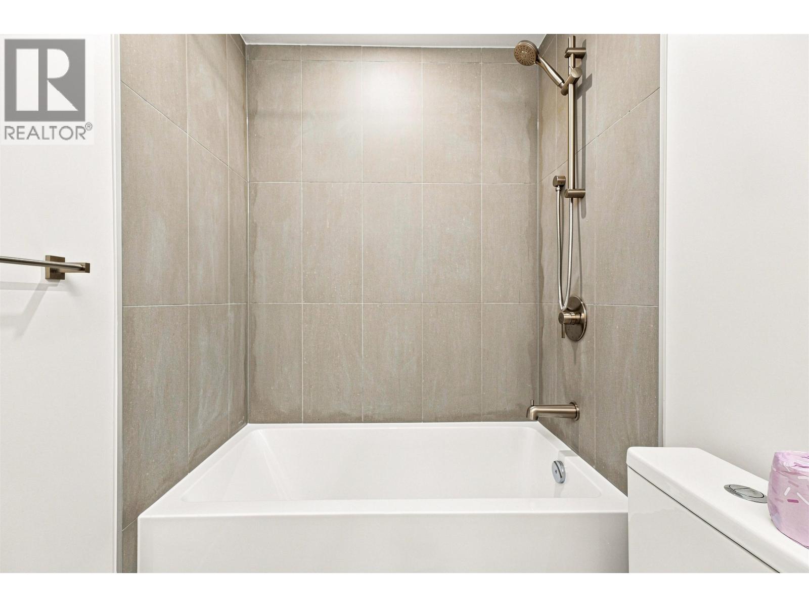233 82 First Street, New Westminster, British Columbia  V3L 0L8 - Photo 9 - R3175574
