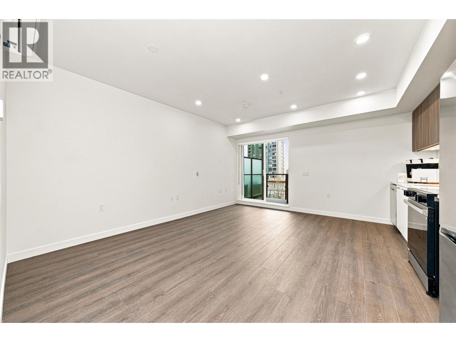 233 82 First Street, New Westminster, British Columbia  V3L 0L8 - Photo 2 - R3175574