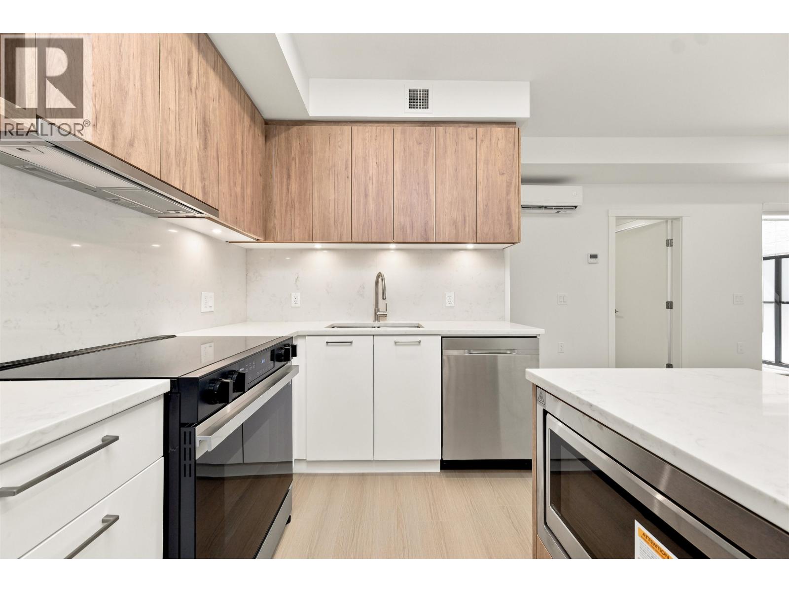 331 82 First Street, New Westminster, British Columbia  V3L 0L8 - Photo 2 - R3176355