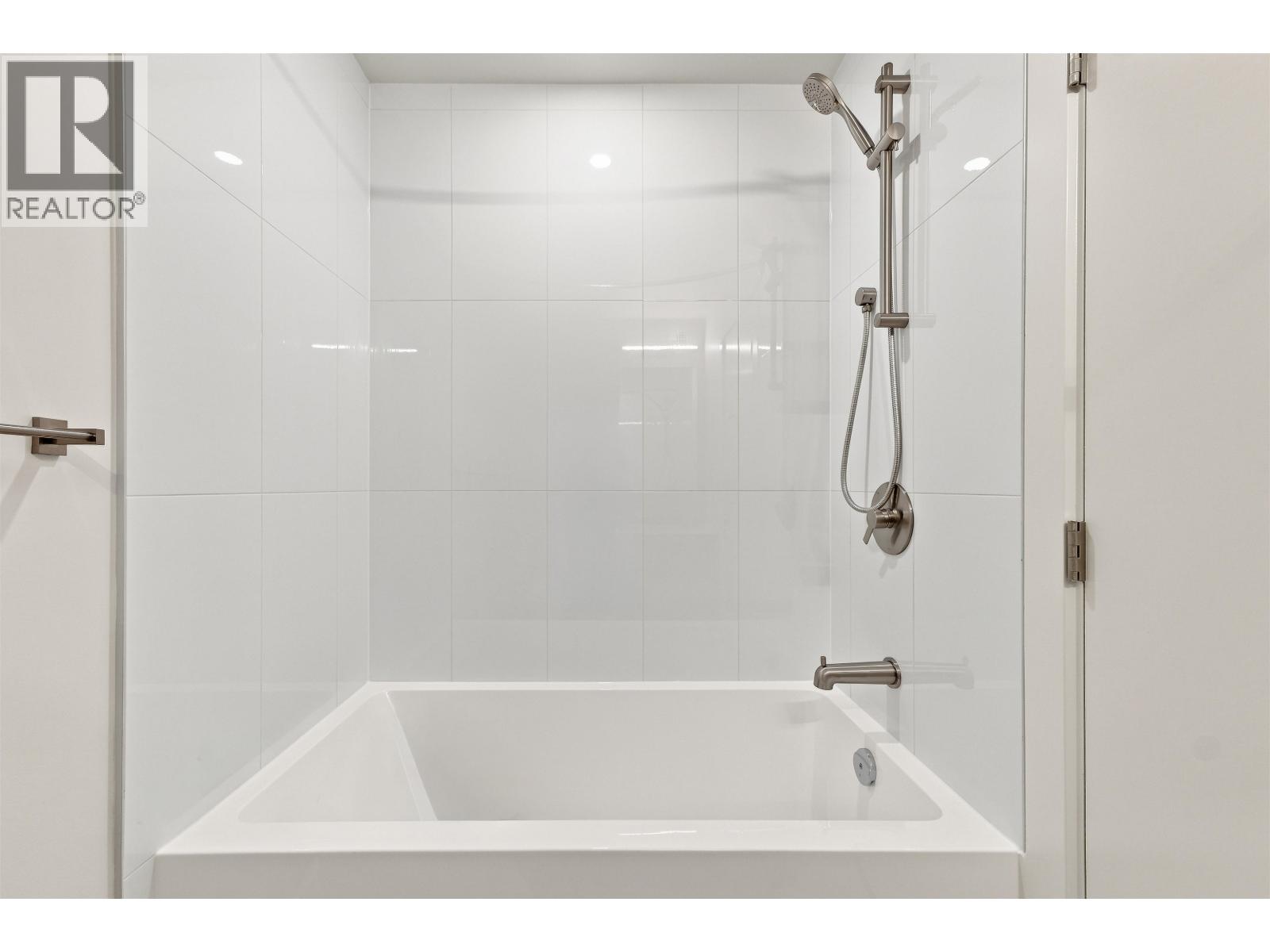 331 82 First Street, New Westminster, British Columbia  V3L 0L8 - Photo 12 - R3176355
