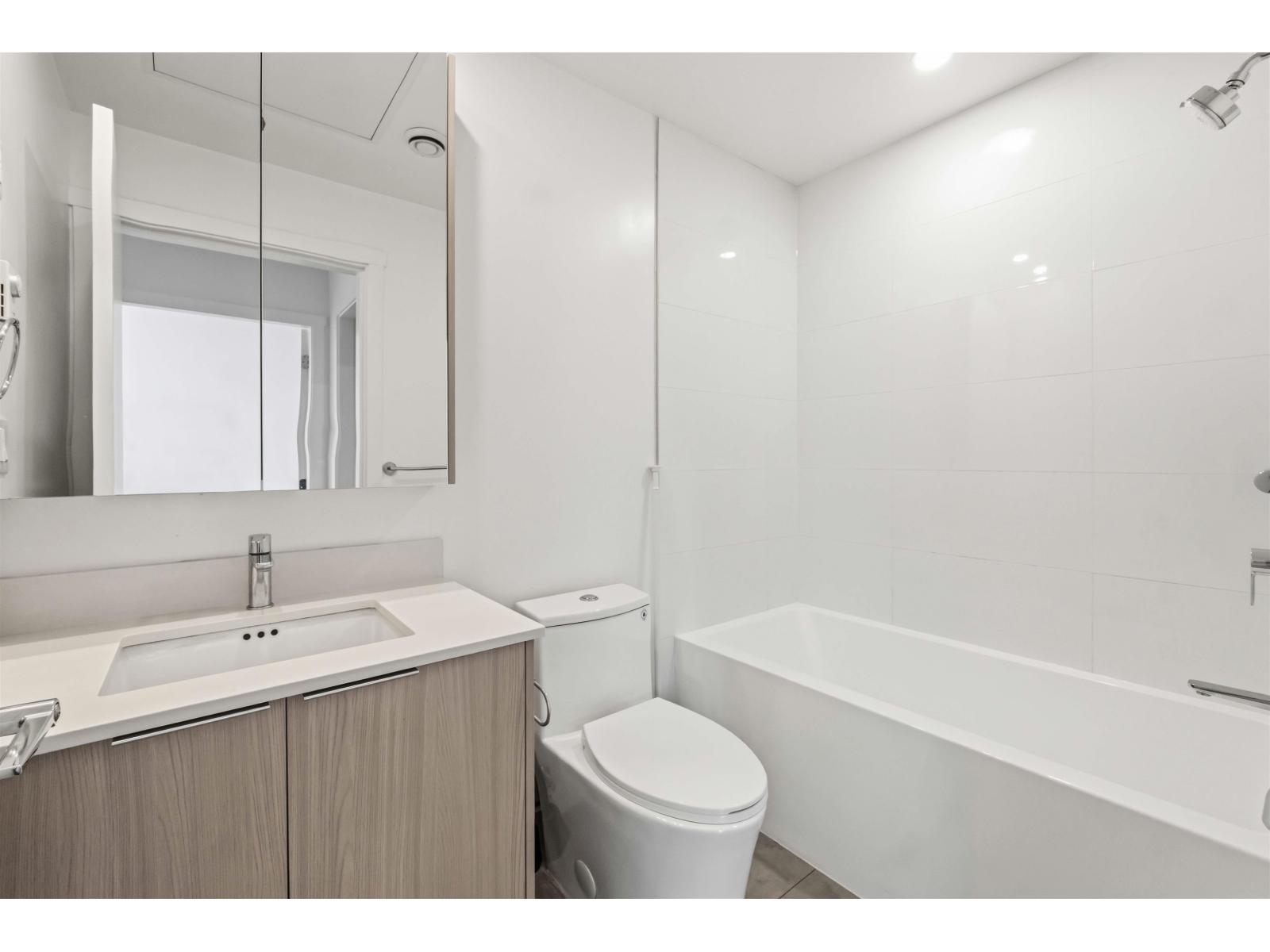 321 13968 Laurel Drive, Surrey, British Columbia  V3T 0S9 - Photo 4 - R3176754
