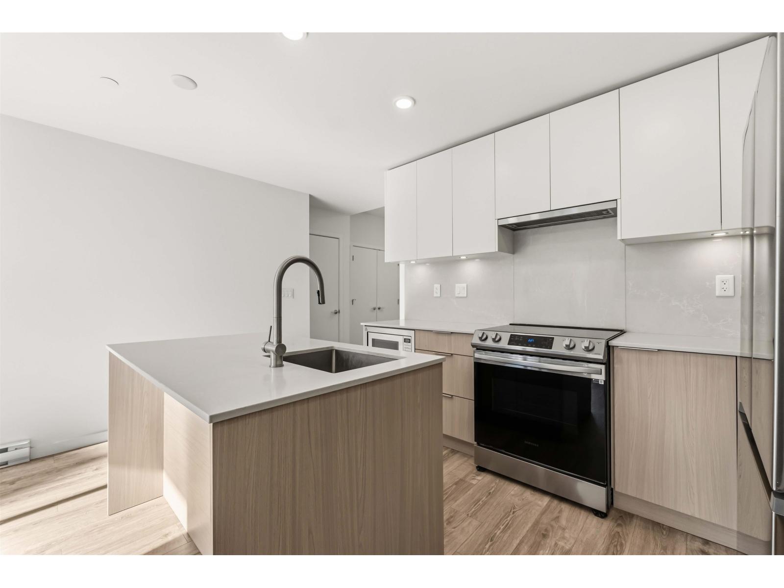321 13968 Laurel Drive, Surrey, British Columbia  V3T 0S9 - Photo 5 - R3176754