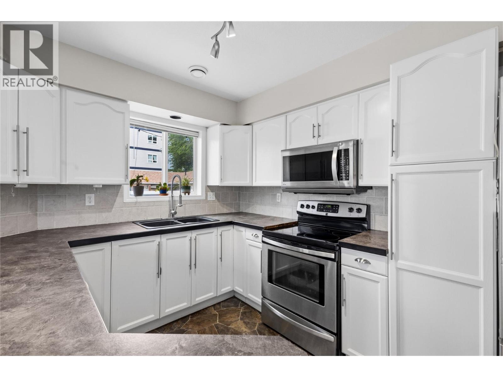 99 CALGARY Avenue Unit# 101