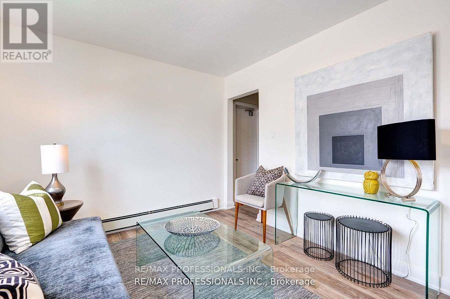 2 - 284 Gledhill Avenue W, Toronto, Ontario  M4C 4L1 - Photo 2 - E14095910