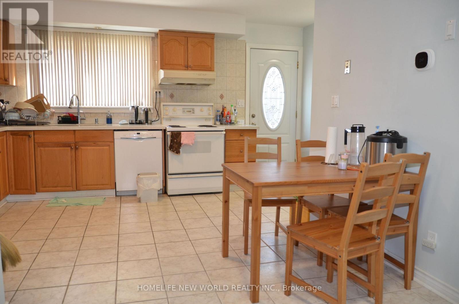 138 Lindylou Road, Toronto, Ontario  M9M 2B6 - Photo 11 - W14095968