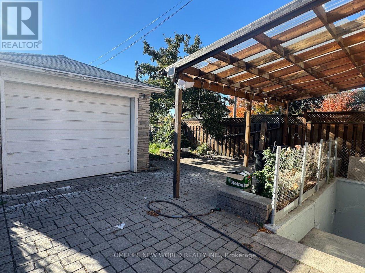 138 Lindylou Road, Toronto, Ontario  M9M 2B6 - Photo 22 - W14095968