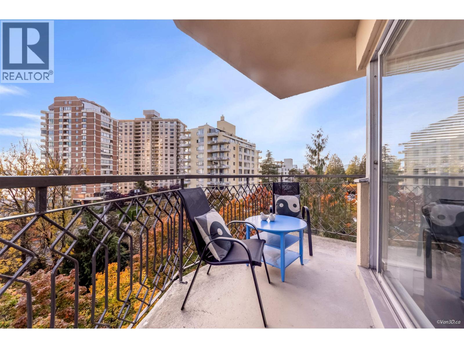 804 1930 MARINE DRIVE