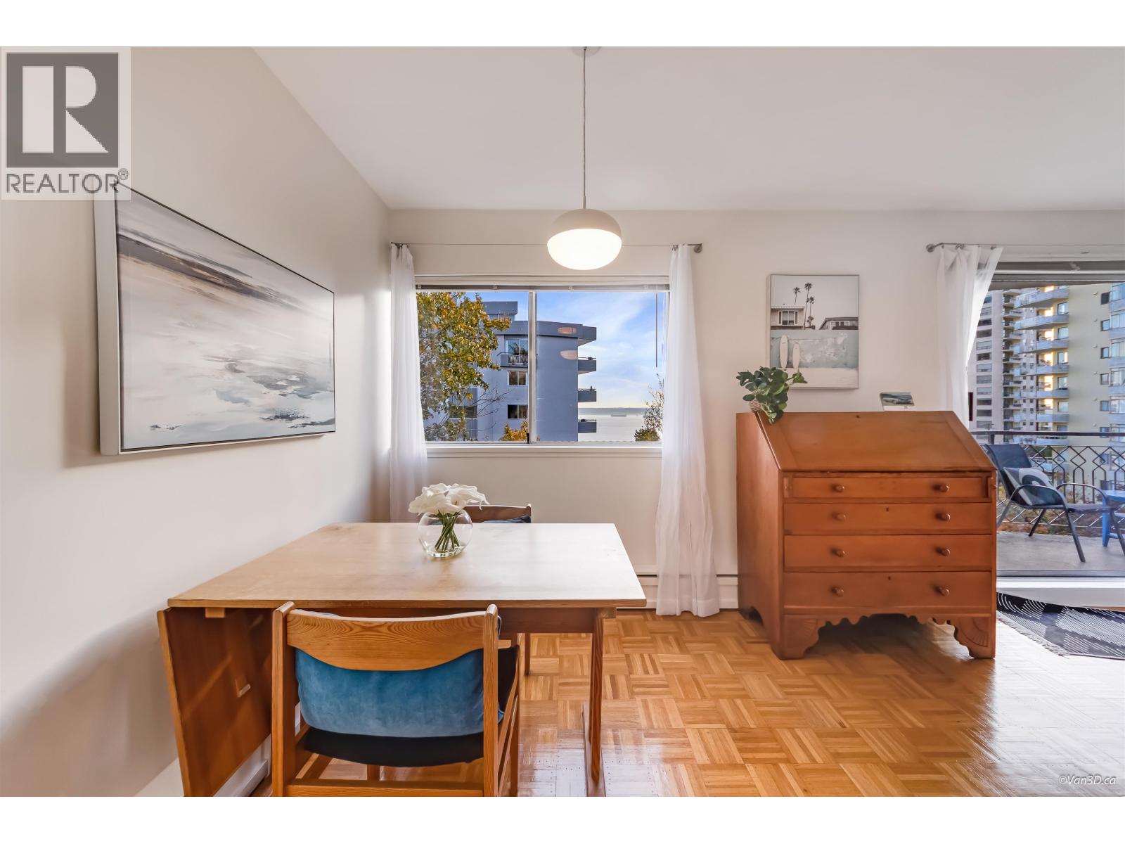 804 1930 MARINE DRIVE