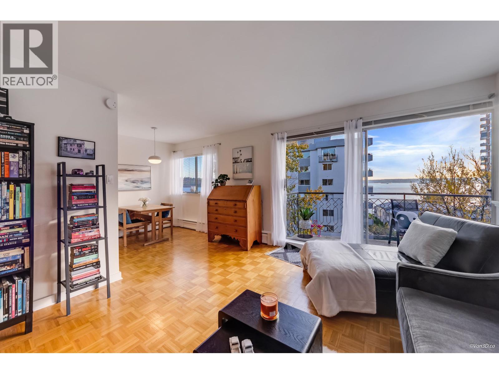 804 1930 MARINE DRIVE