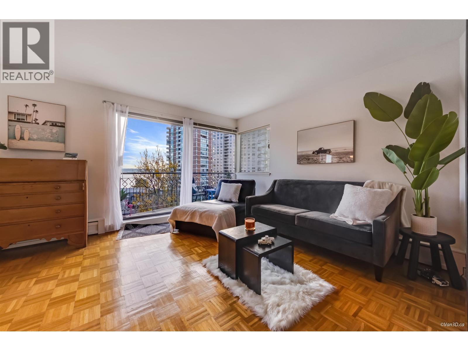 804 1930 MARINE DRIVE