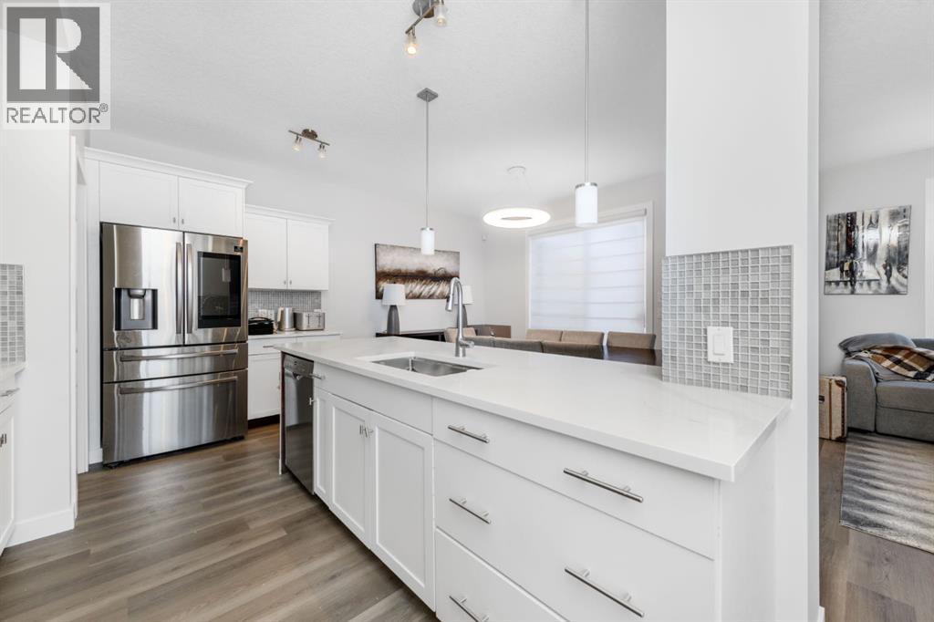 1536 93 Street SW, Calgary, Alberta  T3H 0G8 - Photo 4 - A2352237