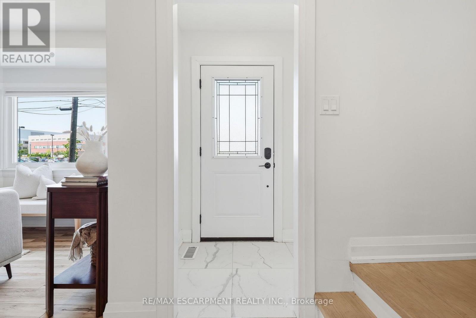 117 West 5th Street, Hamilton, Ontario  L9C 3N7 - Photo 2 - X14095880