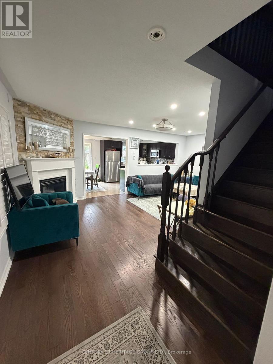 Upper Level, Main & 2nd - 212 Armstrong Crescent E, Bradford West Gwillimbury, Ontario  L3Z 0L4 - Photo 10 - N14095972