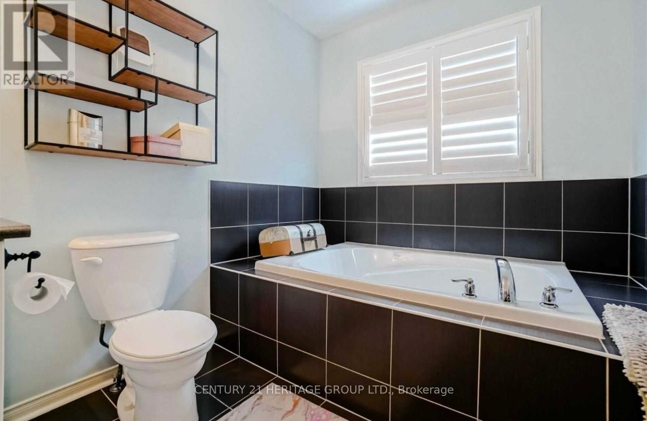 Upper Level, Main & 2nd - 212 Armstrong Crescent E, Bradford West Gwillimbury, Ontario  L3Z 0L4 - Photo 16 - N14095972