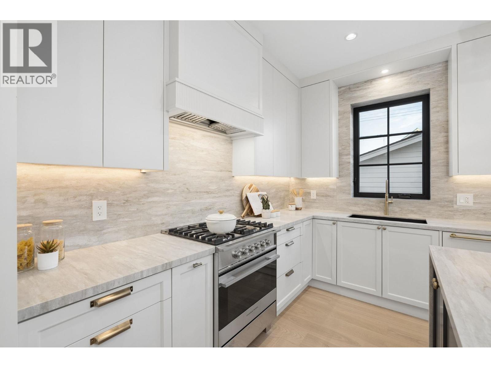2 2733 William Street, Vancouver, British Columbia  V5K 2Y7 - Photo 12 - R3176756