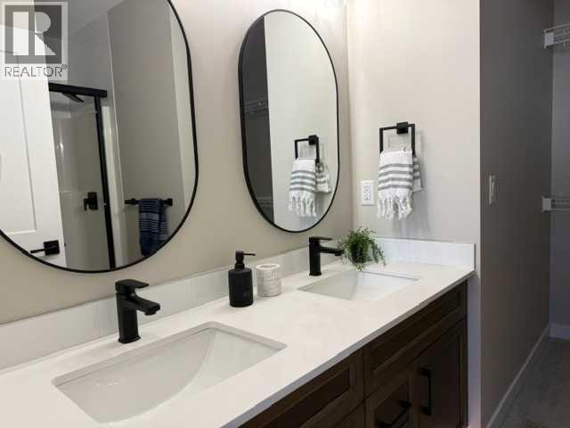 9 Gray Close, Sylvan Lake, Alberta  T4S 0W4 - Photo 4 - A2310274