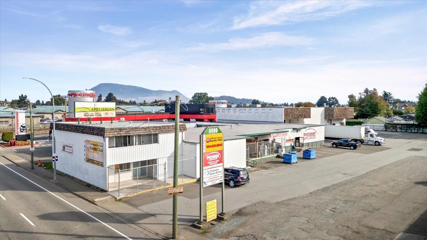 8880 YOUNG ROAD|Chilliwack Proper South