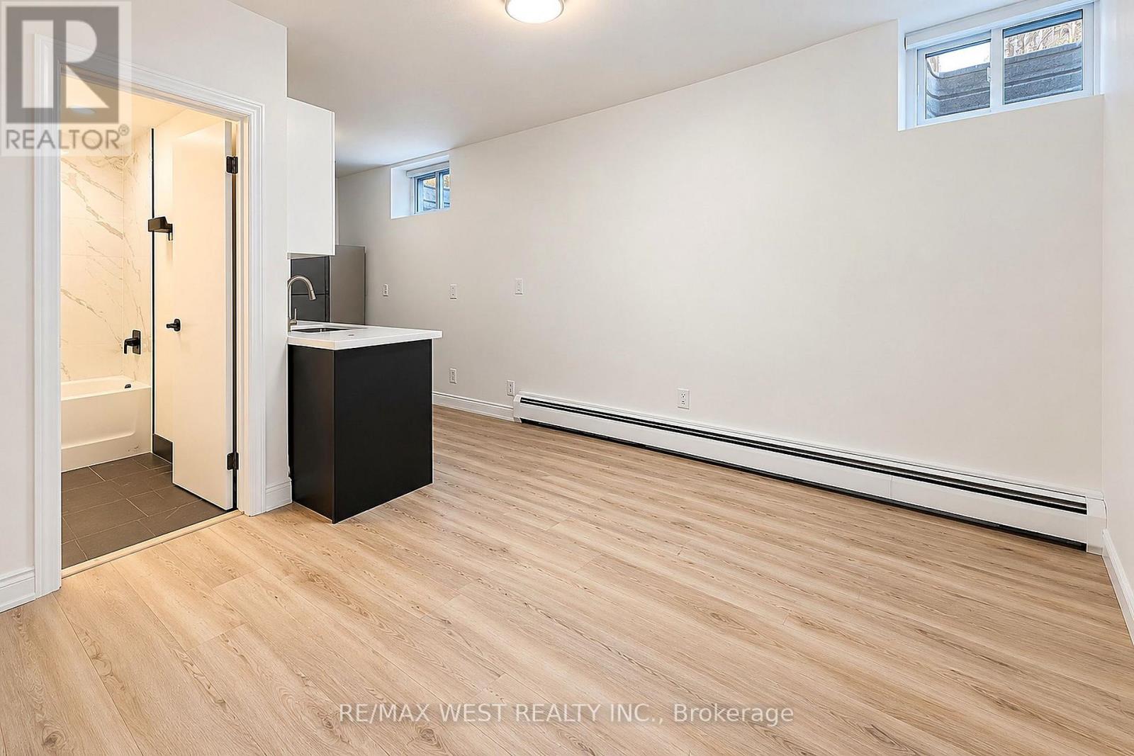 101 - 291 Scarlett Road, Toronto, Ontario  M6N 4L1 - Photo 2 - W14096028