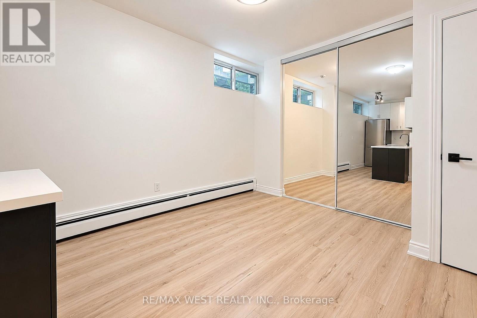 101 - 291 Scarlett Road, Toronto, Ontario  M6N 4L1 - Photo 5 - W14096028