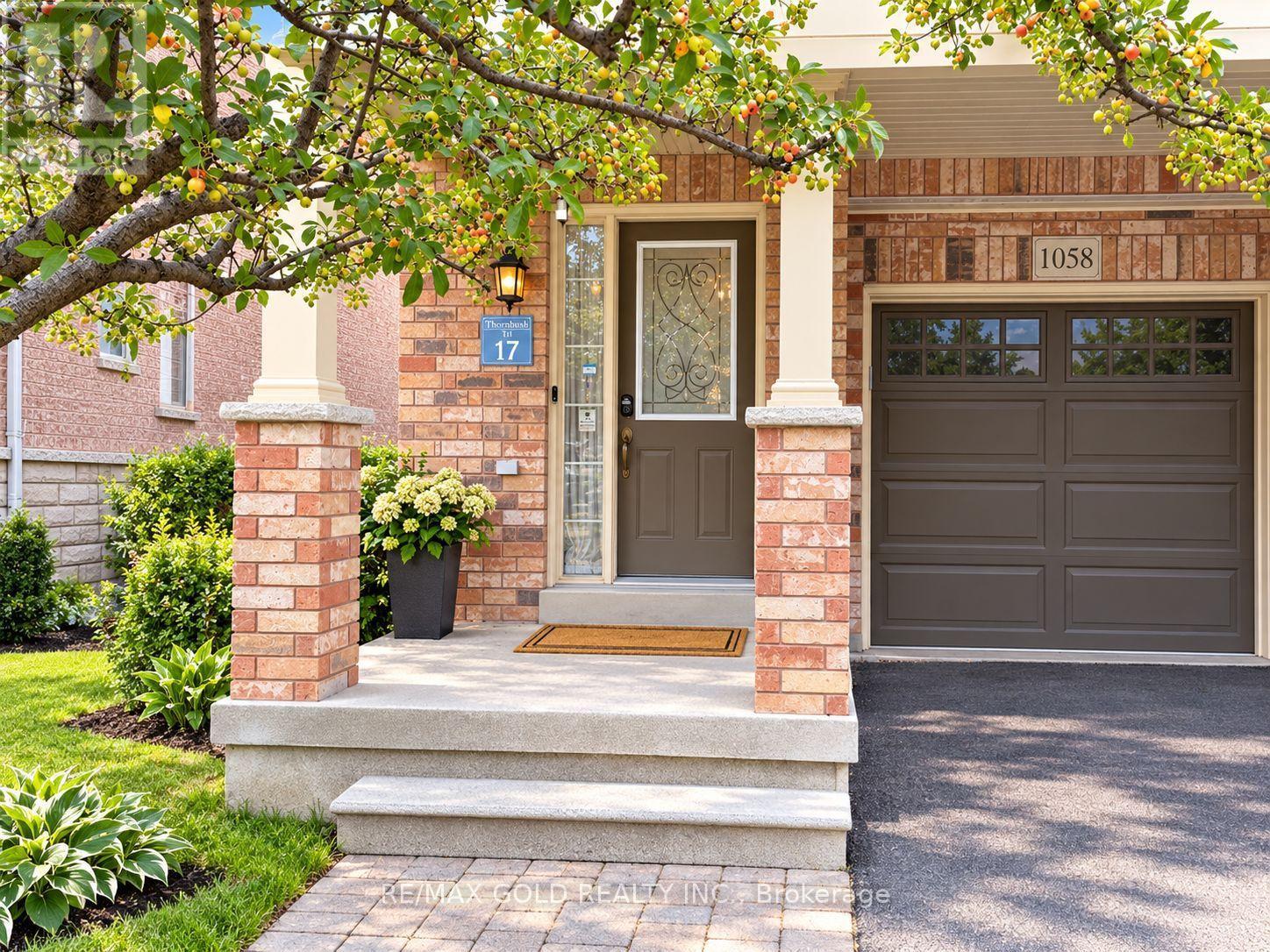 1058 Felicity Drive, Mississauga, Ontario  L5V 0B2 - Photo 5 - W14096040