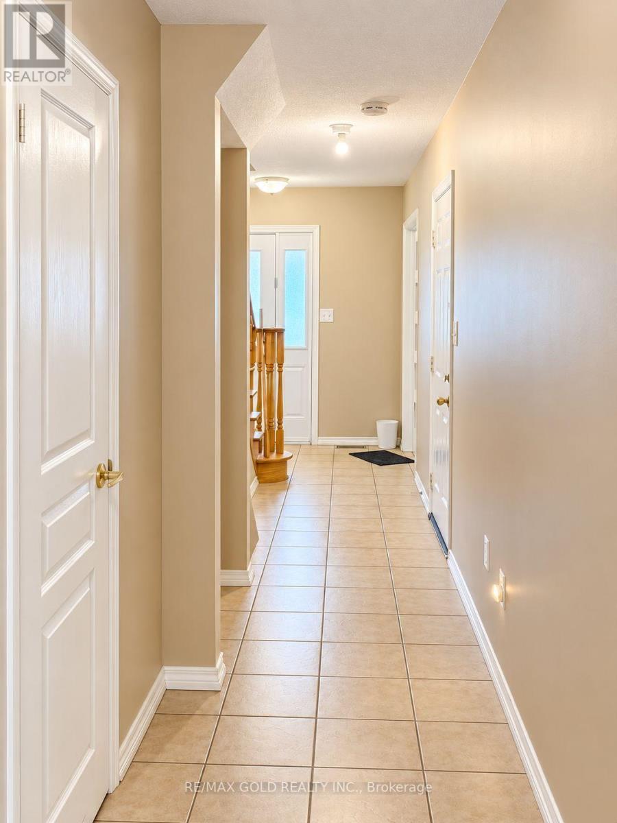 1058 Felicity Drive, Mississauga, Ontario  L5V 0B2 - Photo 6 - W14096040