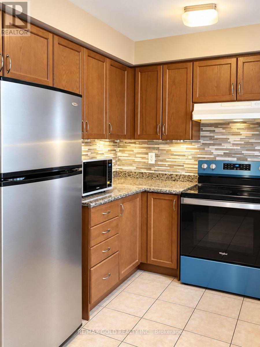 1058 Felicity Drive, Mississauga, Ontario  L5V 0B2 - Photo 8 - W14096040