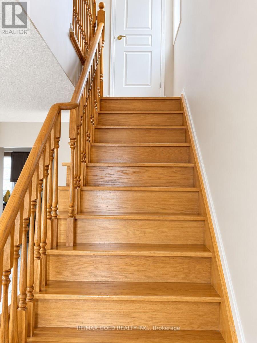 1058 Felicity Drive, Mississauga, Ontario  L5V 0B2 - Photo 9 - W14096040