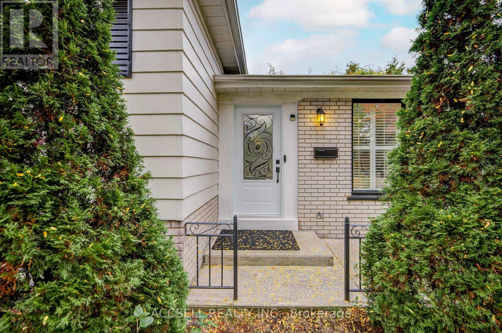 440 Sunset Drive, Oakville, Ontario  L6L 3N4 - Photo 3 - W14096042