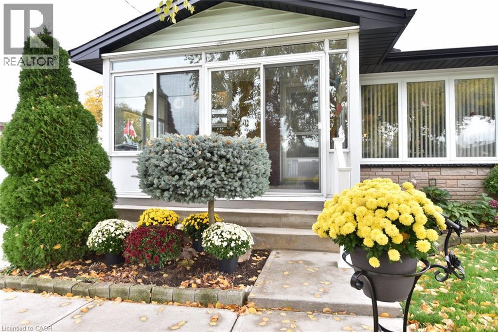 137 FIELDING Crescent, Hamilton, Ontario