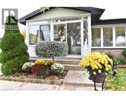137 FIELDING Crescent, Hamilton, Ontario