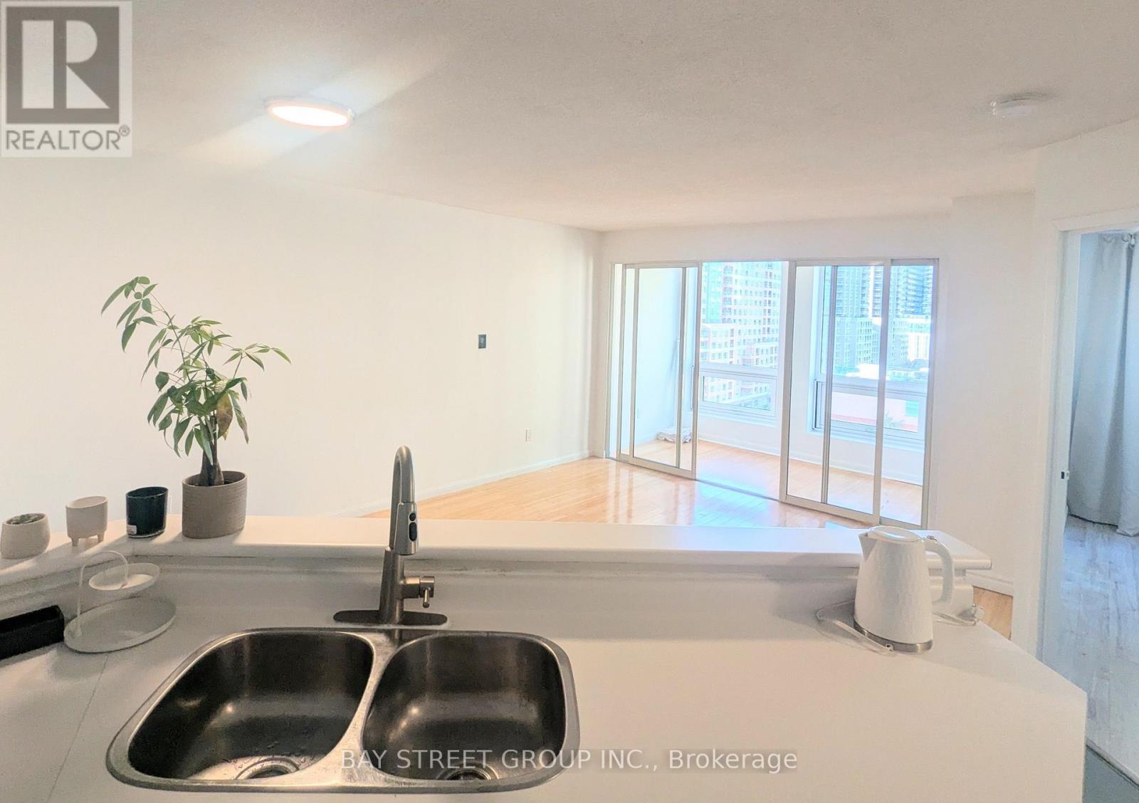 1106 - 25 Grenville Street, Toronto, Ontario  M4Y 2X5 - Photo 9 - C13886346