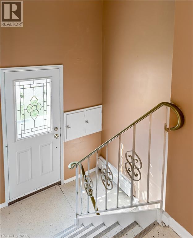 530 Glen Forrest Boulevard, Waterloo, Ontario N2L 4J1 - Photo 5 - 40869363