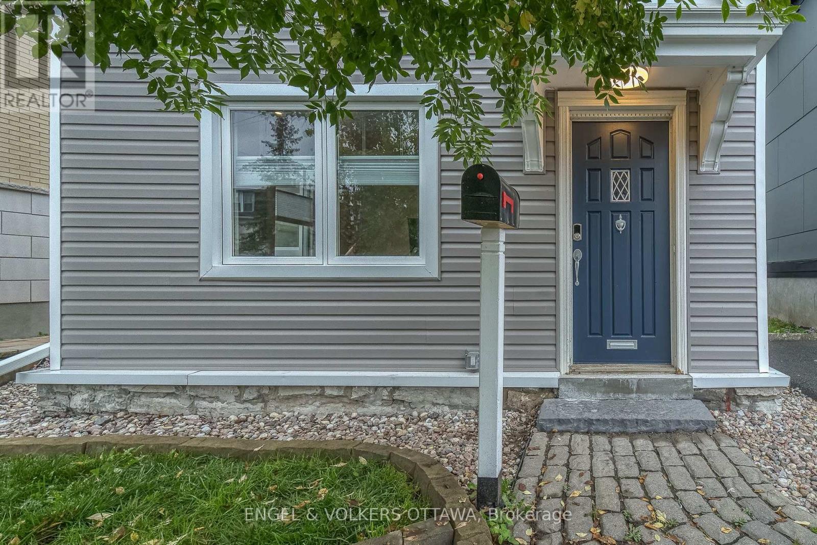 379 Madison Avenue, Ottawa, Ontario