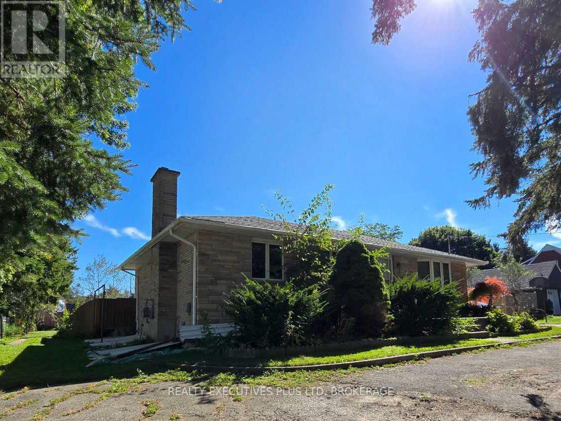 131 Fairview Avenue, St. Thomas, Ontario  N5R 4X8 - Photo 2 - X14096080