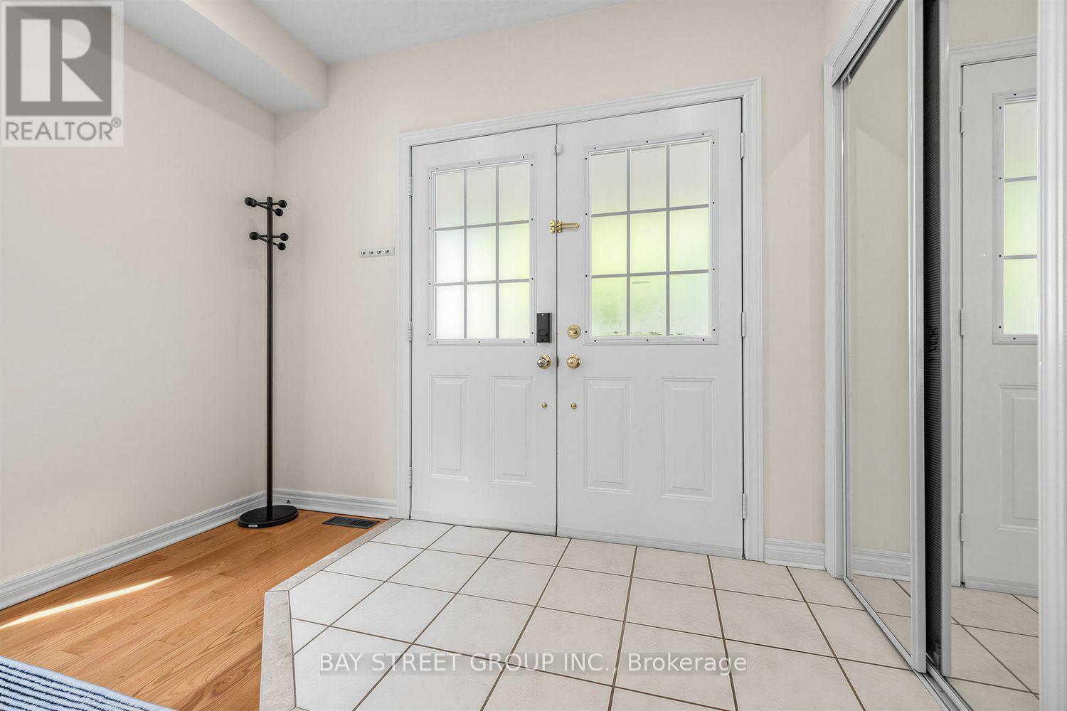 37 Mynden Way, Newmarket, Ontario  L3X 3A7 - Photo 4 - N14096094