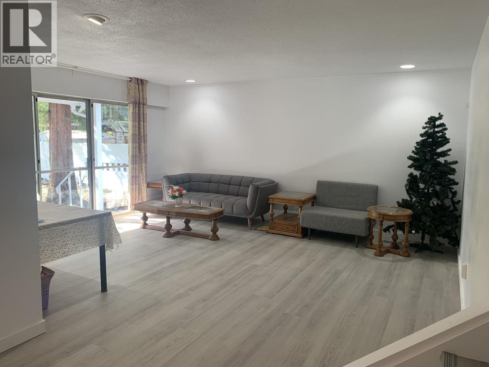 Upper/downstair 8540 Rosemary Ave, Richmond, British Columbia  V7A 2K9 - Photo 6 - R3176789