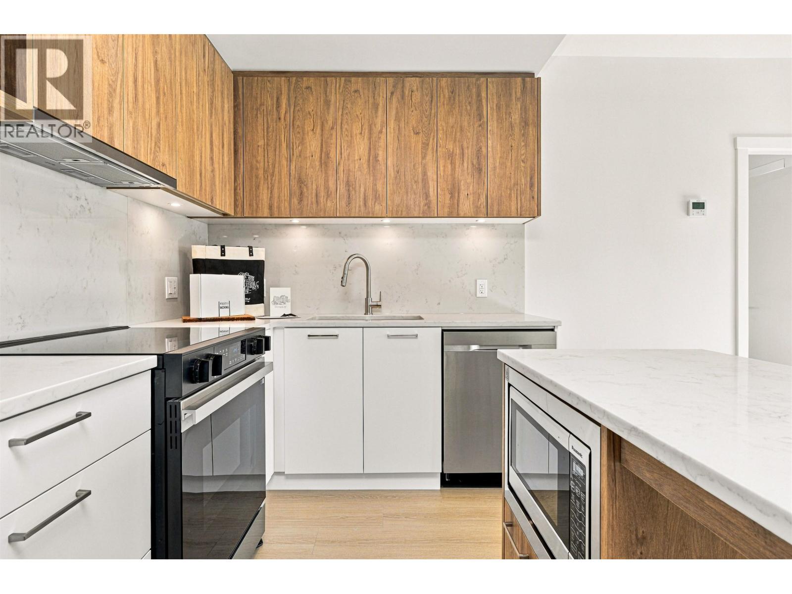 419 82 First Street, New Westminster, British Columbia  V3L 0L8 - Photo 3 - R3176705