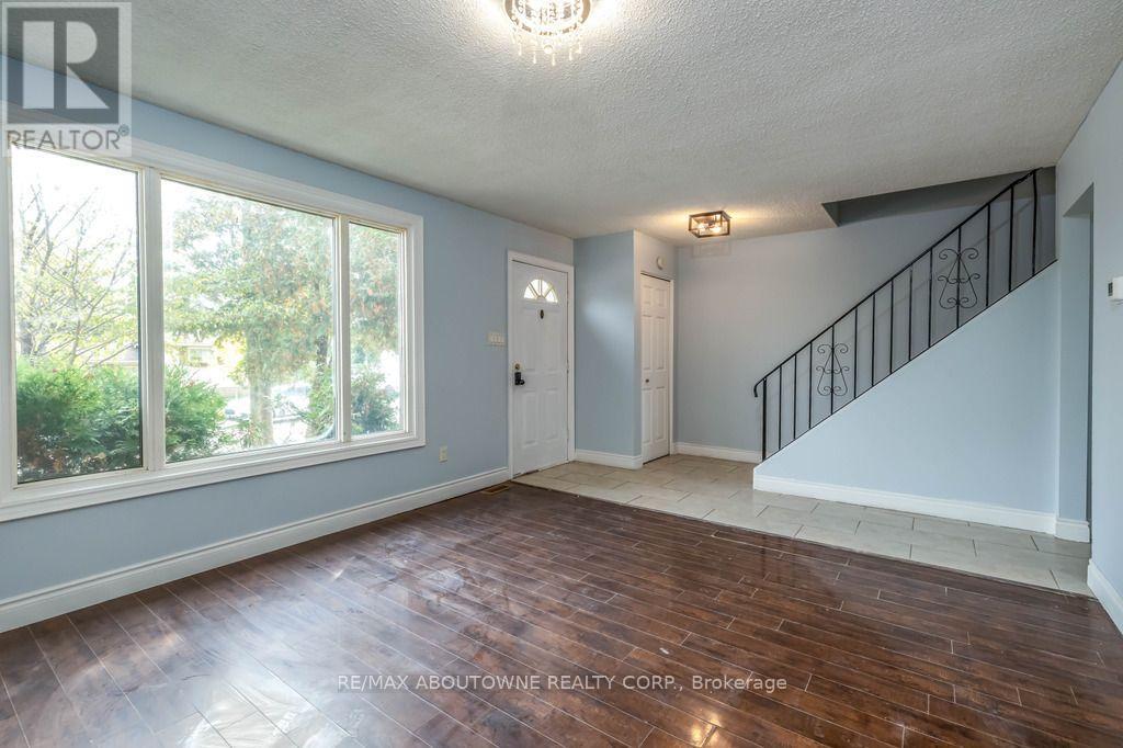 4 Glamis Court, Hamilton, Ontario L9C 6B3 - Photo 16 - X14096076