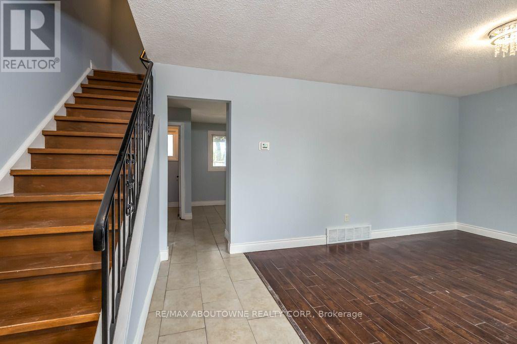 4 Glamis Court, Hamilton, Ontario L9C 6B3 - Photo 19 - X14096076