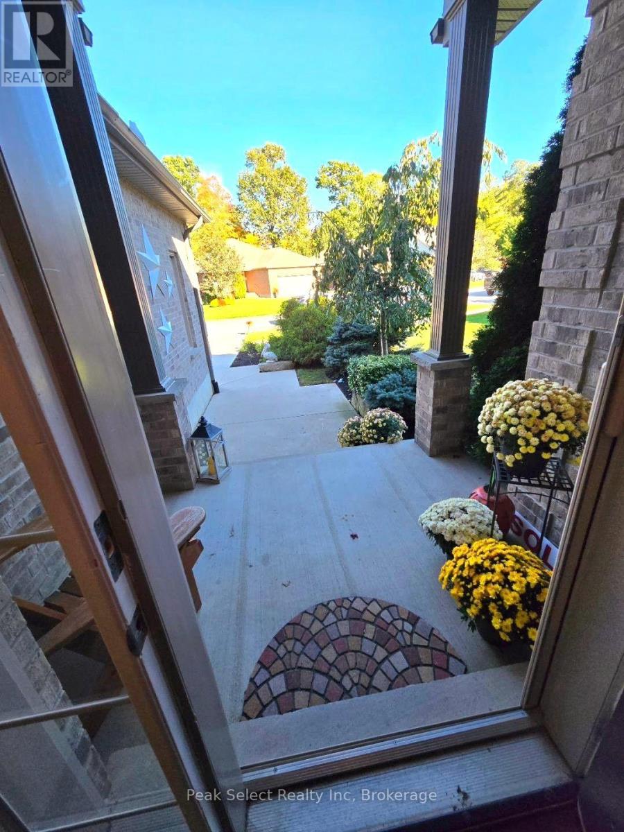 88 Saxonville Court, Strathroy-Caradoc, Ontario  N7G 4M1 - Photo 46 - X13874554
