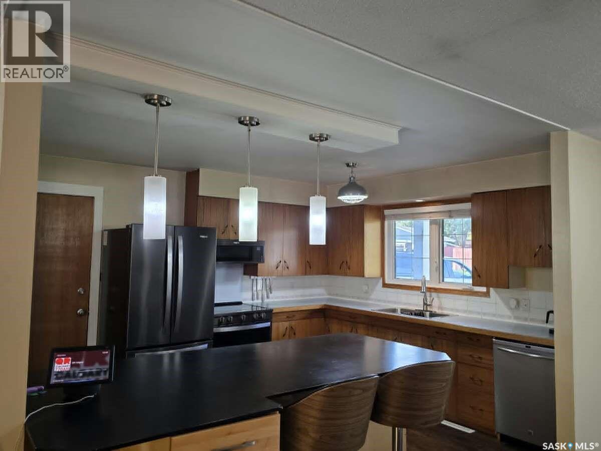 802 2nd Street E, Kindersley, Saskatchewan  S0L 1S0 - Photo 11 - SK051509