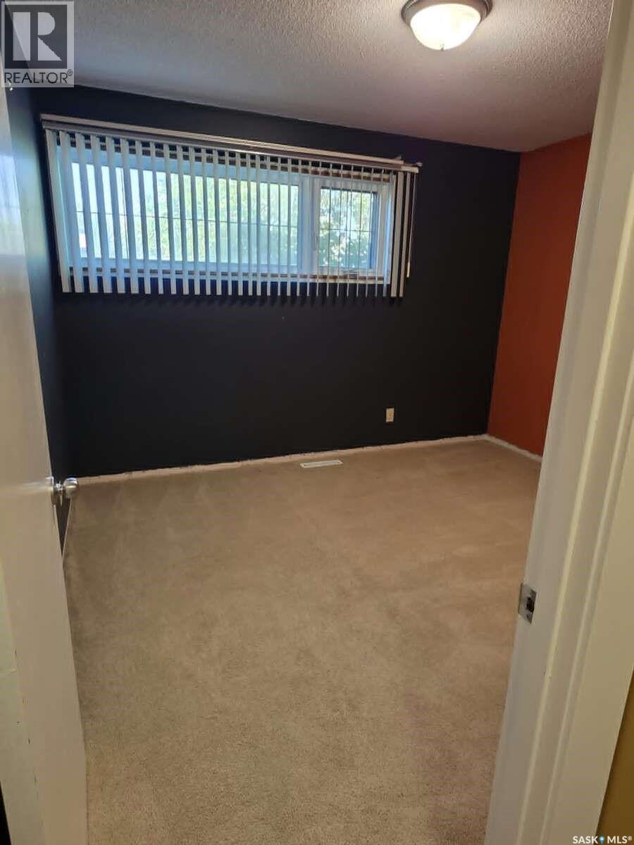 802 2nd Street E, Kindersley, Saskatchewan  S0L 1S0 - Photo 13 - SK051509