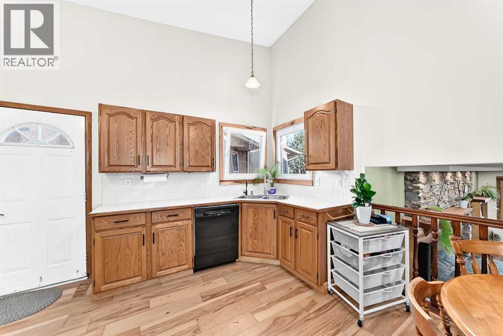 50 Hawkbury Close Nw, Calgary, Alberta  T3G 3N2 - Photo 9 - A2351790