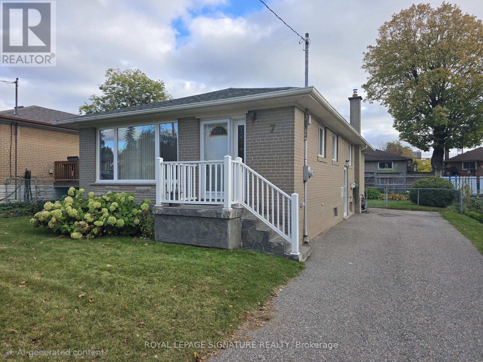 7 SCOTCHDALE AVENUE, Toronto, Ontario